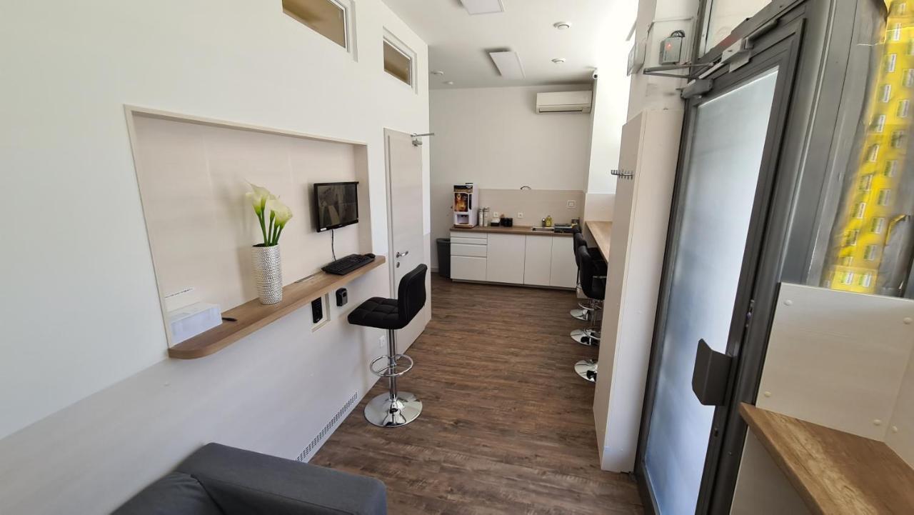 Cabin Hostel Ljubljana Eksteriør billede